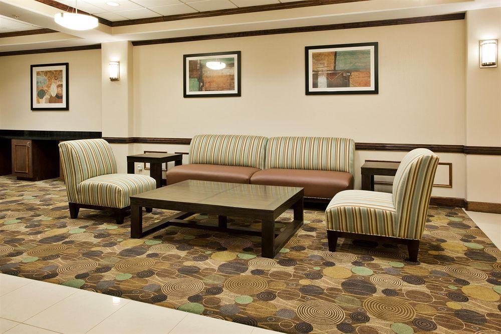 Holiday Inn Express & Suites Moultrie By Ihg Room photo