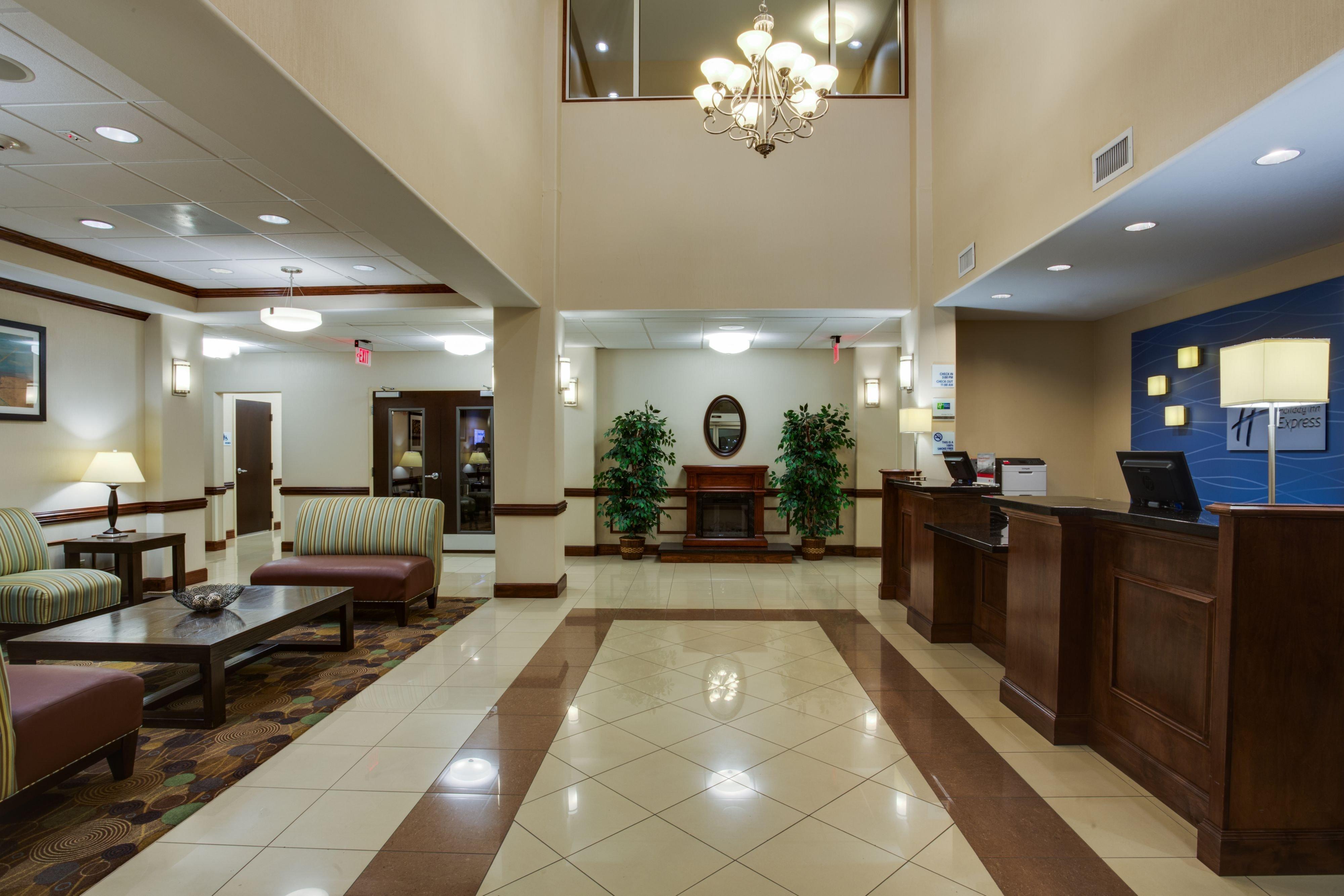 Holiday Inn Express & Suites Moultrie By Ihg Exterior photo