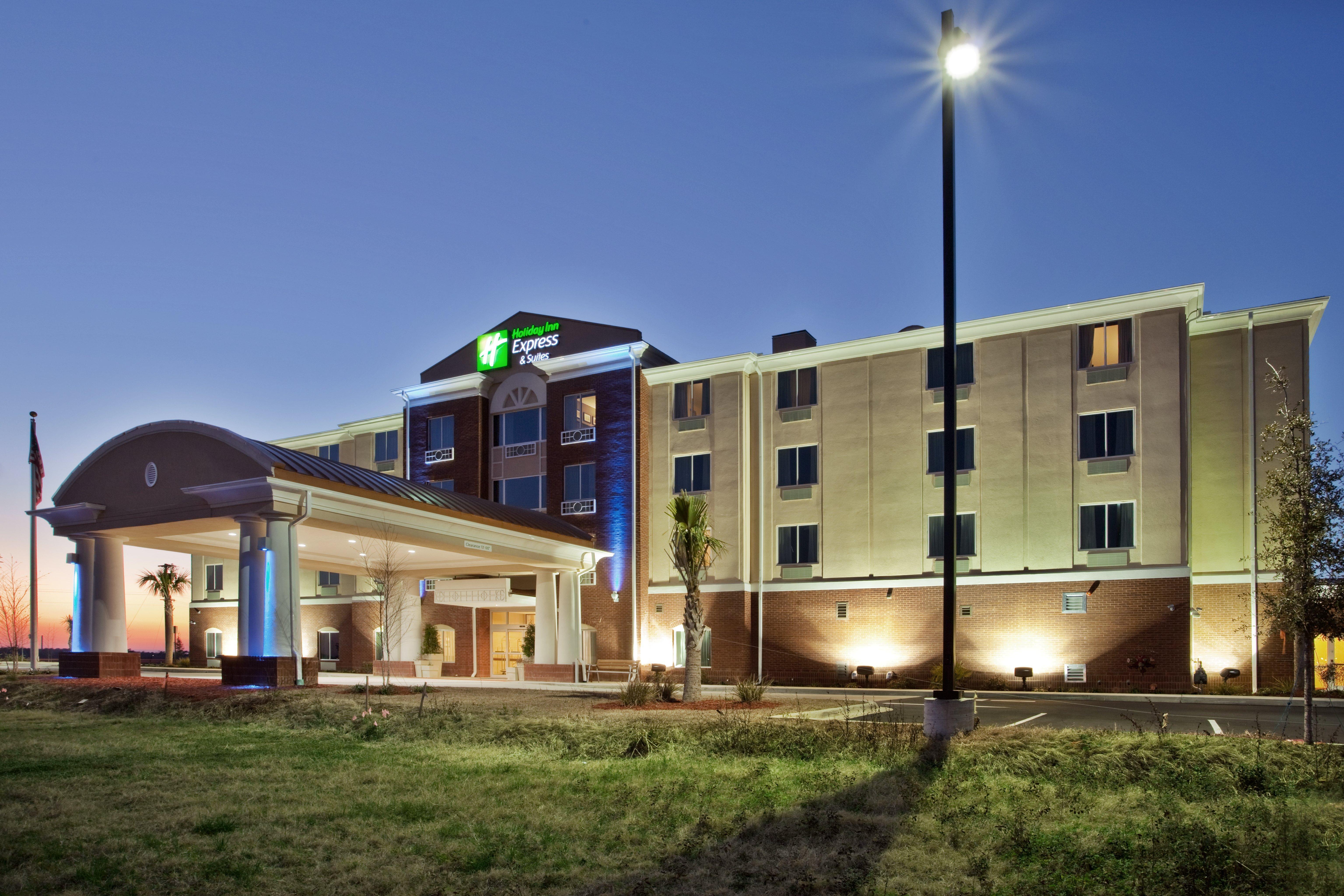 Holiday Inn Express & Suites Moultrie, An Ihg Hotel Exterior photo