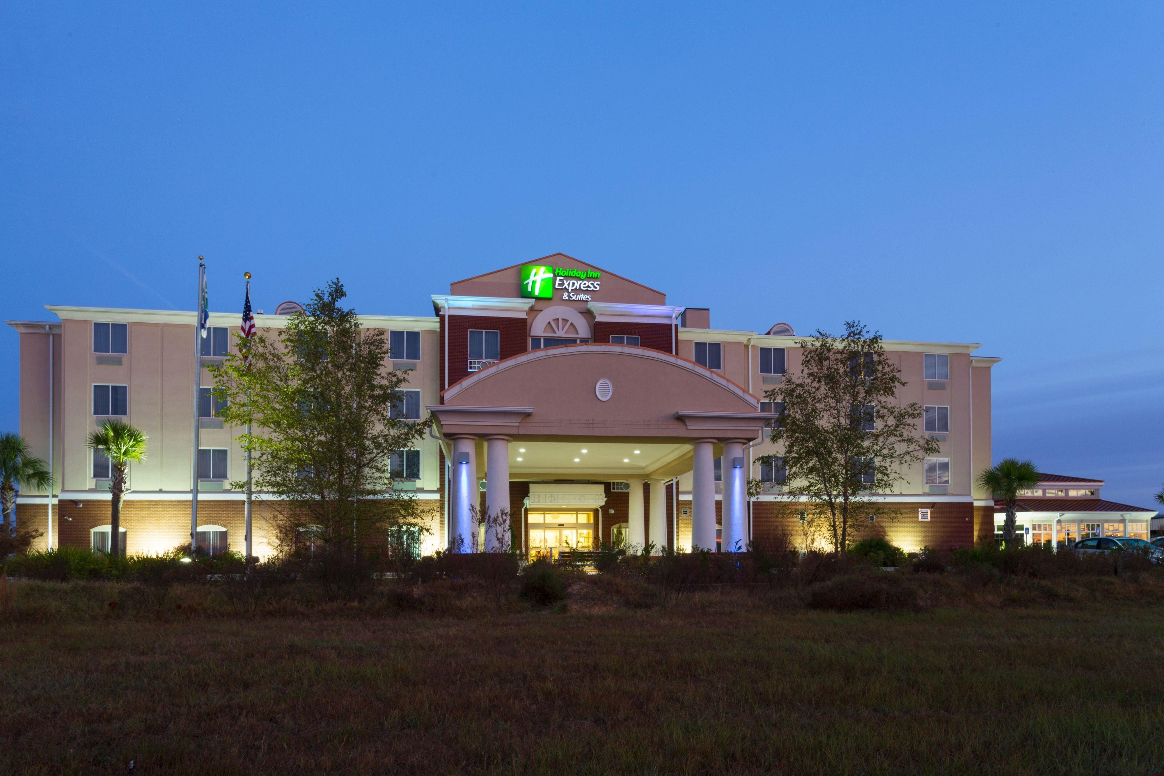 Holiday Inn Express & Suites Moultrie, An Ihg Hotel Exterior photo