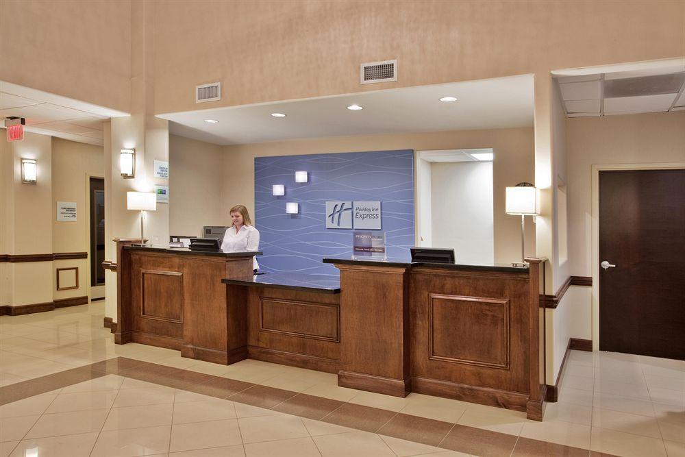 Holiday Inn Express & Suites Moultrie By Ihg Interior photo