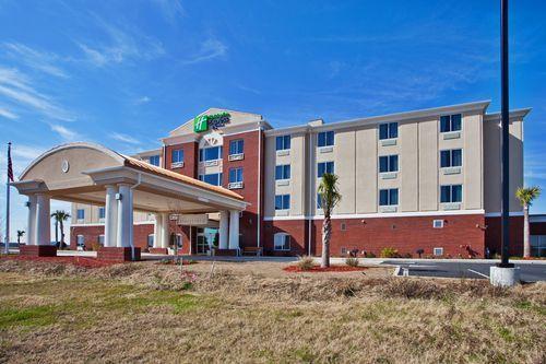 Holiday Inn Express & Suites Moultrie By Ihg Exterior photo