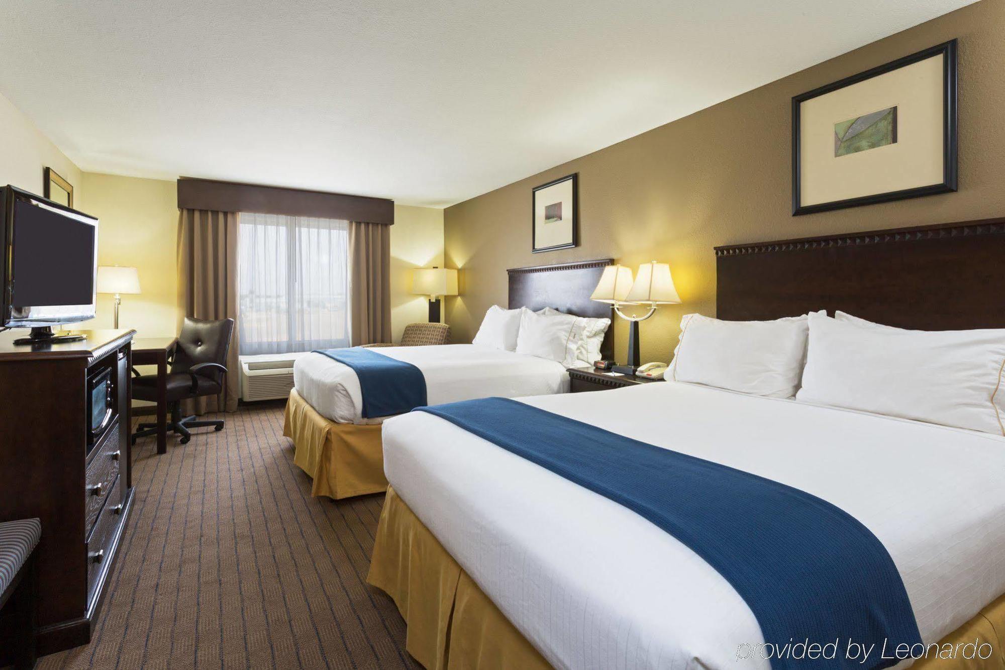 Holiday Inn Express & Suites Moultrie By Ihg Exterior photo